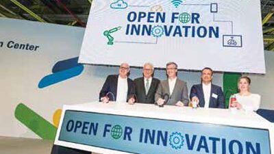 “Open for Innovation” – some 200 guests watch Baden-Württemberg’s Minister President Winfried Kretschmann and Heidelberg CEO Rainer Hundsdörfer officially open the world market leader’s new Innovation Center at the Wiesloch- Walldorf site.